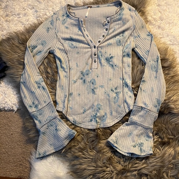 free people top with flared cuffs - Picture 6 of 6